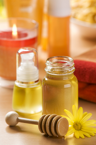 Honning med mild shampoo og olivenolie