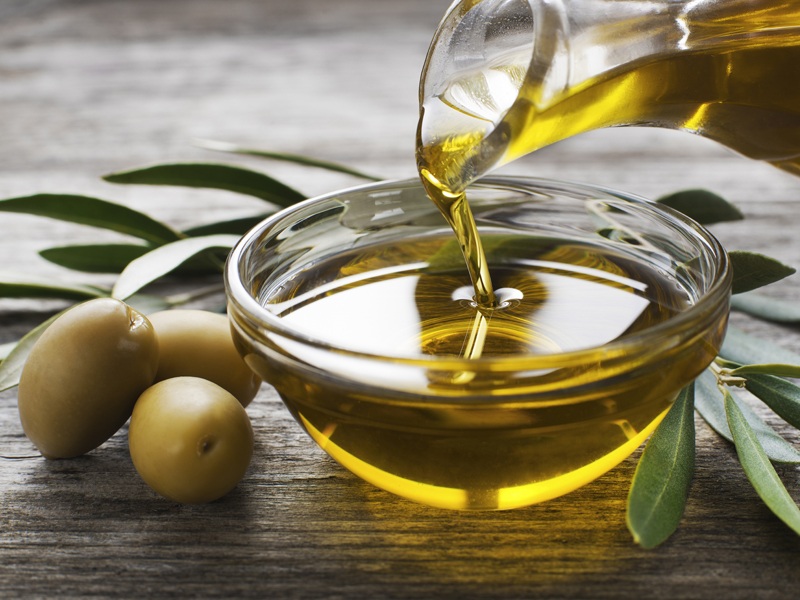 Sådan bruges olivenolie til skæl