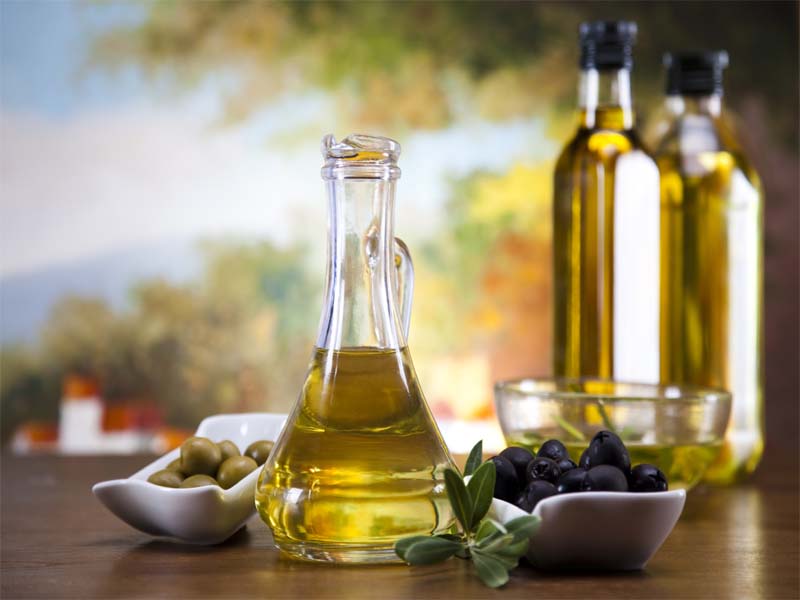 Hogyan kell használni az olívaolajat a pattanások és a jelek ellen