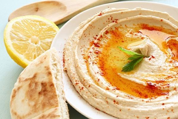 Tee hummus itse perus aamiaiseksi