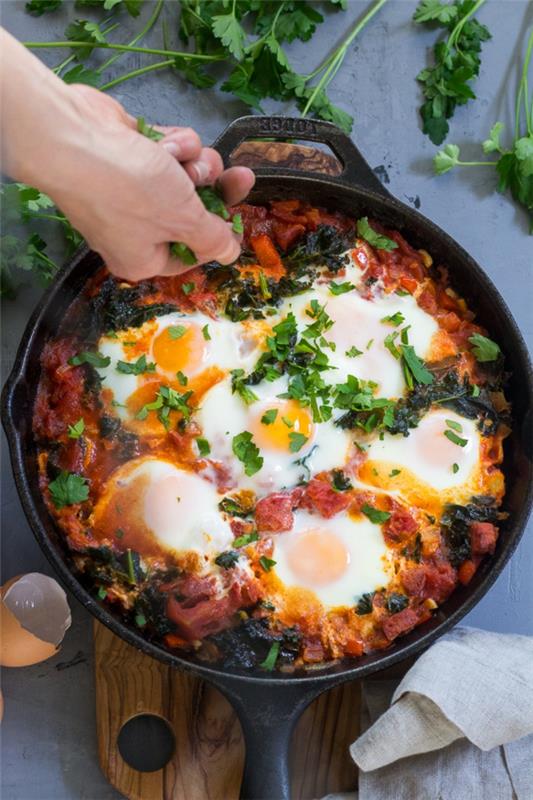 kotimainen brunssi buffetbrunssi ideoita sunnuntai shakshuka