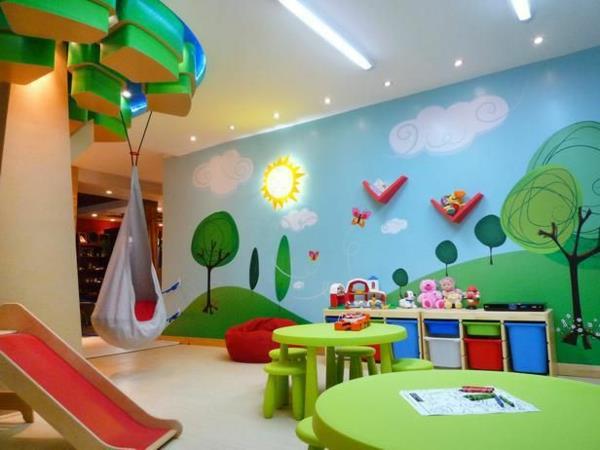 idea-lastenhuone-suunnittelu-leikkikenttä-vihreä-tuolit-pöytä