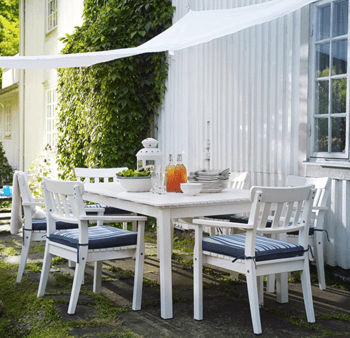 ikea puutarhakalusteet ulkona ruokapöytä aurinkovarjo tuolit