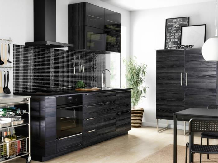 ikea keittiöt moderni 2015 tummat puurunot pohjakaapit liesituuletin vitriini