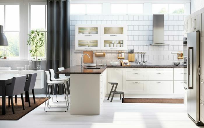 ikea keittiöt moderni keittiökalusteet valkoiset seinälaatat keittiö saari baaritiski baarituolit