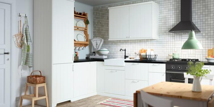 ikea keittiökalusteet porrasjakkara puu keittiökalusteet mosaiikki seinälaatat valkoinen