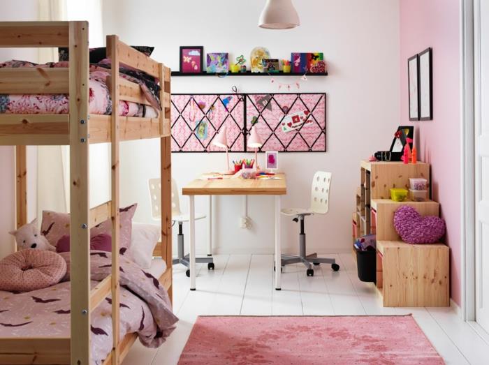 ikea lastenhuone puukalusteet kerrossänky vaalea puu kirjoituspöytä työtuolit