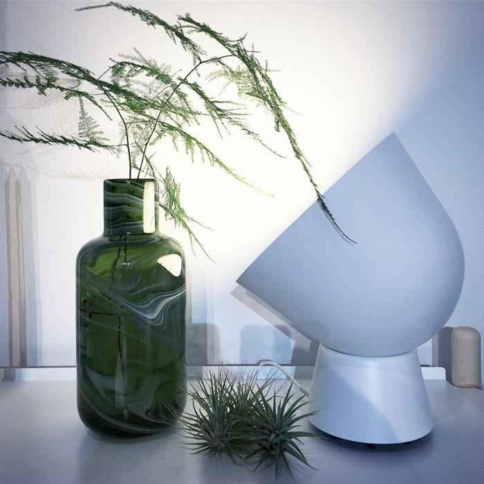 ikea uutuudet lasimaljakko pöytävalaisin innovatiivinen kierrätetty huonekasvi