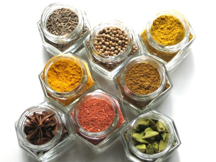 Intialaisia ​​erikoisuuksia Intialaisten mausteiden luettelo