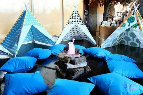 sisäteltta camping sininen tekstuurit tyyny viherminttu vauva
