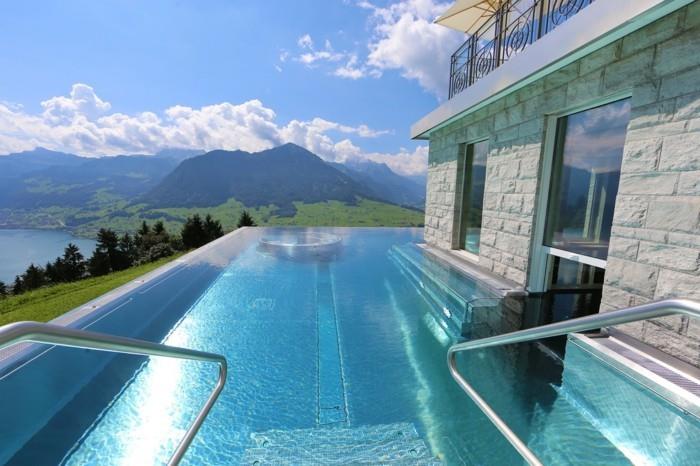 infinity -allas Sveitsissä Villa Honegg