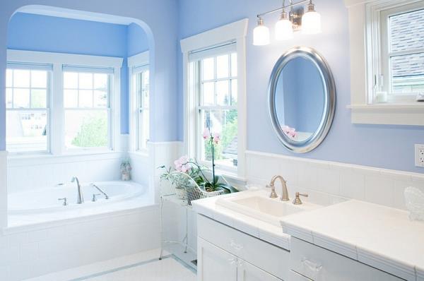 sisustus sininen valkoinen kylpyhuone ylellinen pyöreä peili