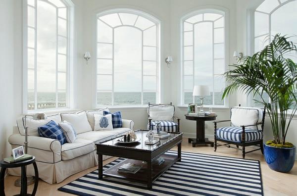 sisustus olohuone sininen ja valkoinen ikkuna matto sohva