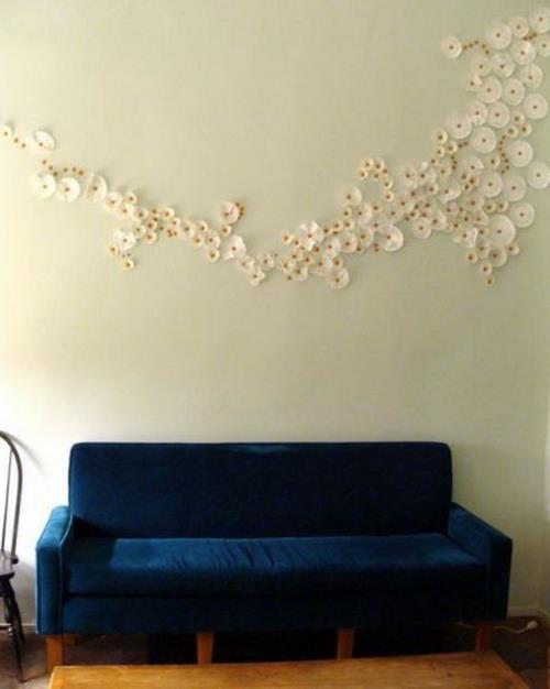 Innovatiivinen seinäkoriste tekee itse kukkakuvioita