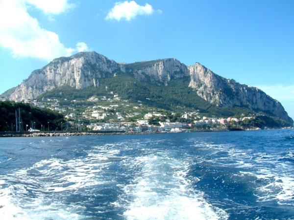 saari capri meri kesäloma italia matka
