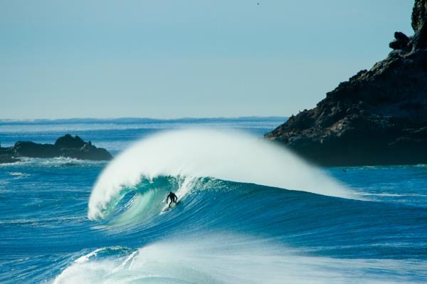 lavastettu valokuvaus chris burkard surfer sea photos