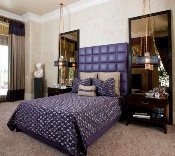 sisustus hollywood -tyylisessä makuuhuoneessa violetti pääty