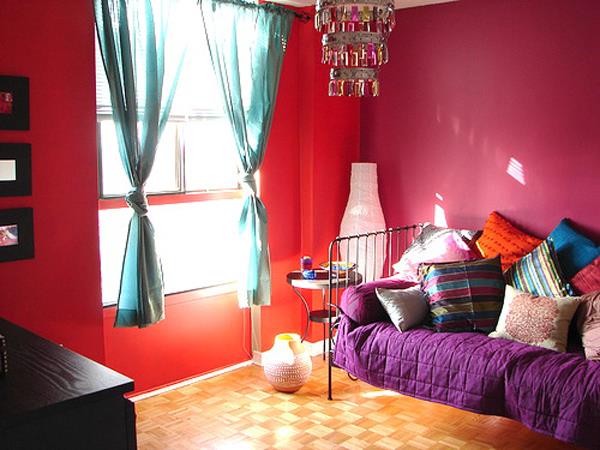 sisustus punainen moderni violetti värikäs sängyn tyyny