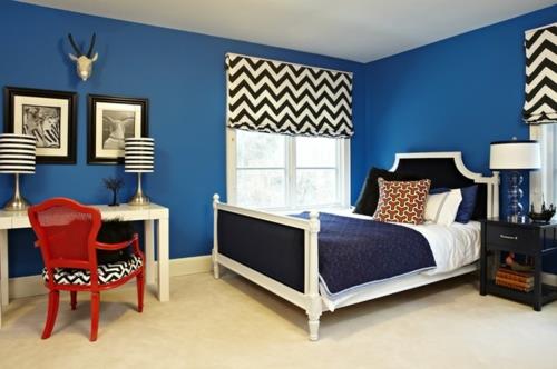 Sisustussuunnitelmat punaisella, valkoisella ja sinisellä idealla makuuhuoneen kyllästetyillä väreillä