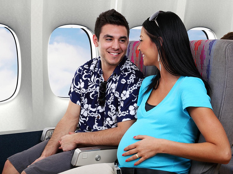 Er det sikkert at flyve under graviditet for kvinder