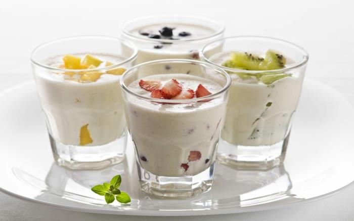 on jogurtti terveellinen luonnollinen jogurtti hedelmillä jälkiruoaksi