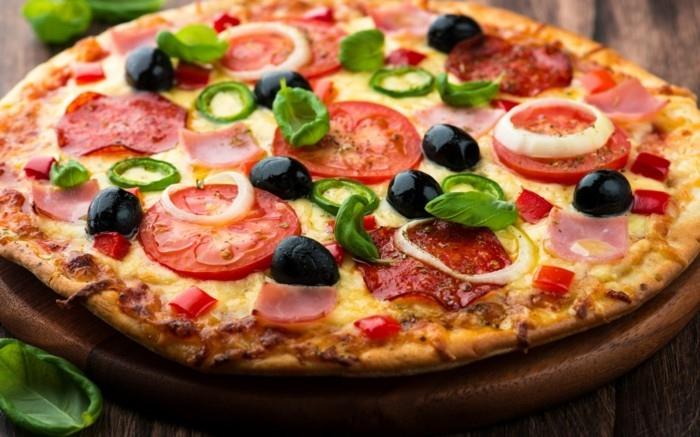 italialainen pizza maukkaita ainesosia