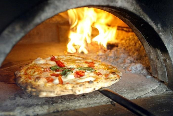 Italialaisen pizzauunin valmistus
