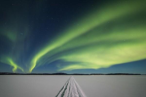 ivalo inari järven moottorikelkkakierros nähdä revontulet