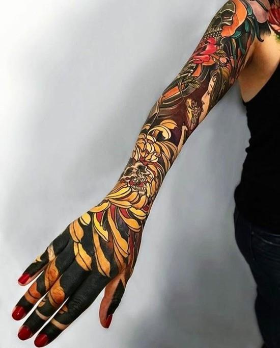 japanilaiset pitkähihaiset tatuointiideat värikkäitä