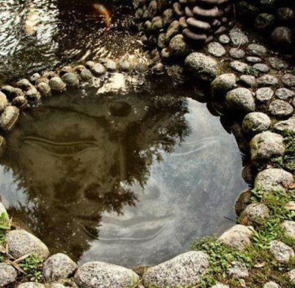 japanilainen puutarha buddha järven kivet