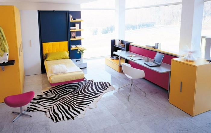 nuorisohuoneen sisustus viileä turkismatto keltaiset huonekalut