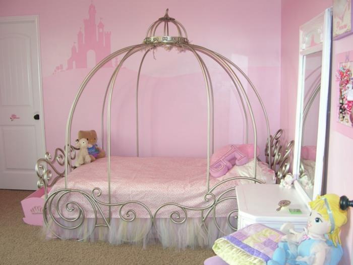 nuorten huoneen kalustus tyttöjen huoneen sisustus vaaleanpunainen seinäsuunnittelu epätavallinen sänky