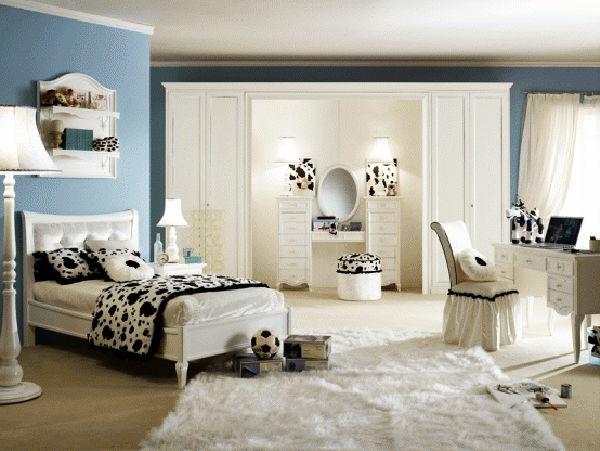 teini -ikäinen huone tyttö valkoinen matto lattiavalaisin jakkara