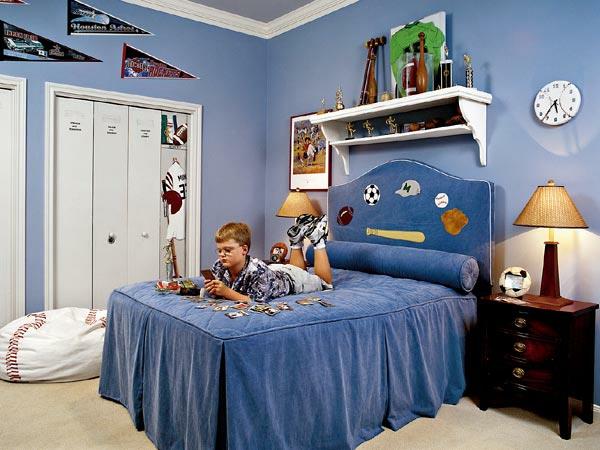 poikien huoneen suunnittelu kaunis sängynpääty sininen seinäväri seinäkello