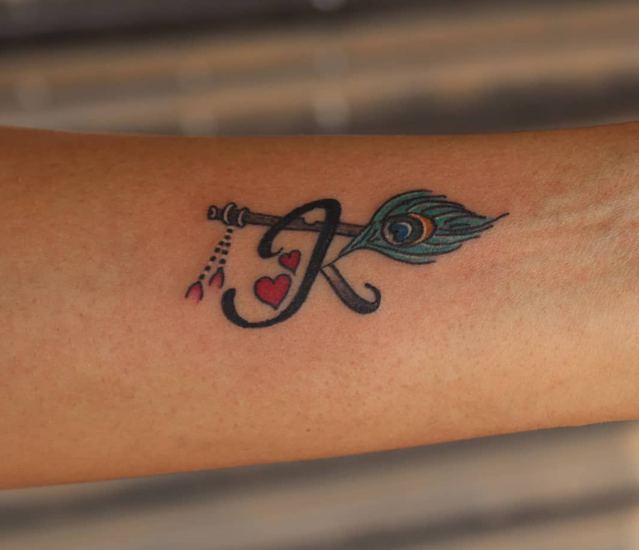 Hagyományos K ábécé tetoválás