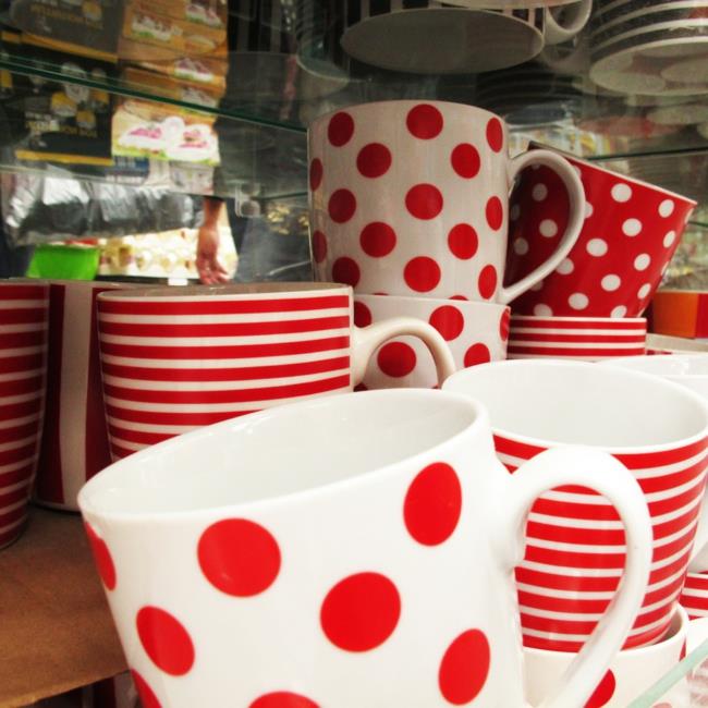 kahvipalvelu punainen valkoinen raita kuvio piste kuvio teekupit pöytäpalvelu ostaa halvalla