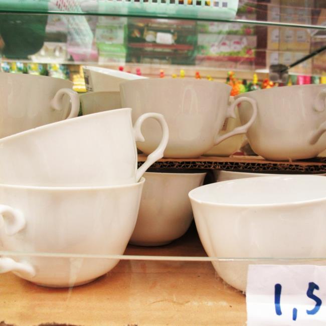 kahvipalvelukupit valkoiset teekupit kodin tarvikkeet ruokasali
