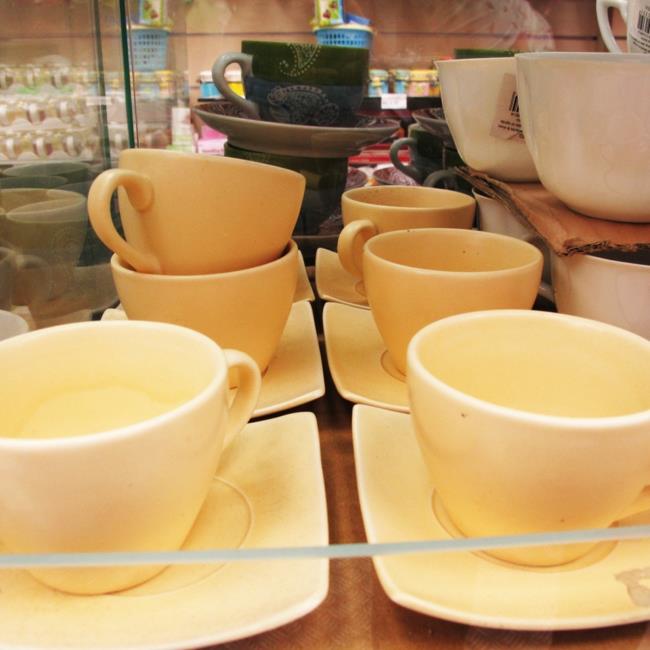 kahvipalvelu valkoiset teekupit kodin tarvikkeet ruokasali