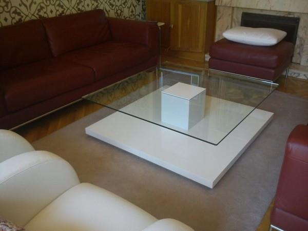 sohvapöytä valkoinen ja läpinäkyvä
