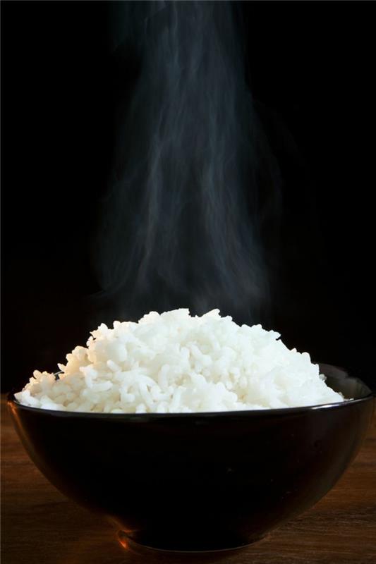 Vähennä kaloreita riisi Keitä riisi kookosöljyllä