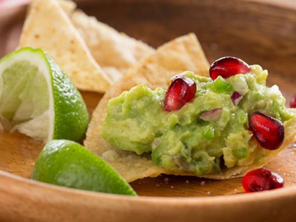 Vähäkalorinen ruoka guacamole -granaattiomena