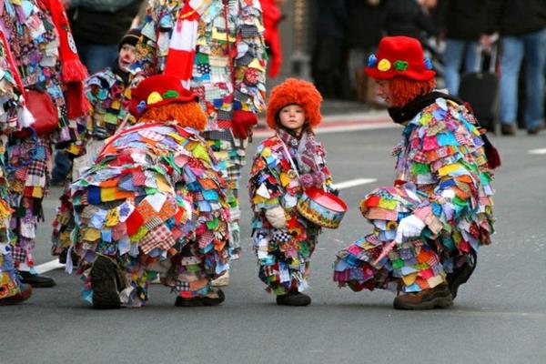 Carnival 2015 Kölnin klovneja nuoria