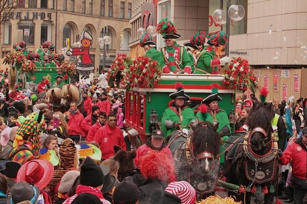 karnevaali 2015 Kölnin kaupunginvartijavaunuissa