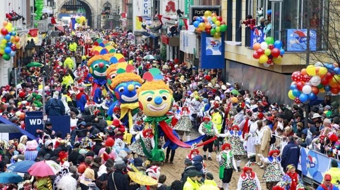karnevaali 2017 Köln kölle rose maanantai paraati karnevaaliasut