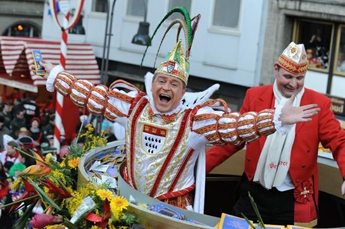 karnevaali 2017 Köln kölle weiberfastnacht rose maanantai pääsiäinen tiistai