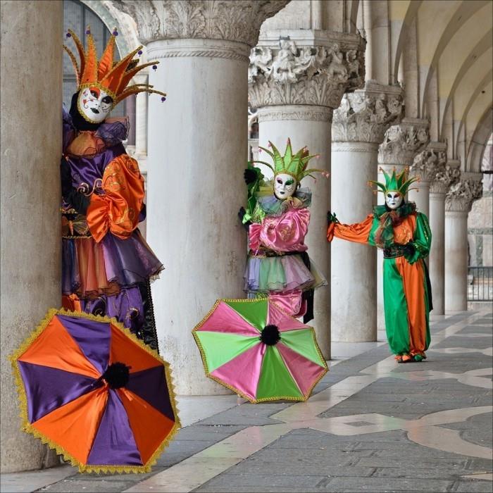 venetsian karnevaalien aukio 26