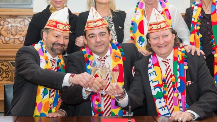 karnevaalipuvut karnevaalipuvut logo Kölnin klovnit hölmöt puvut karnevaalivihreä