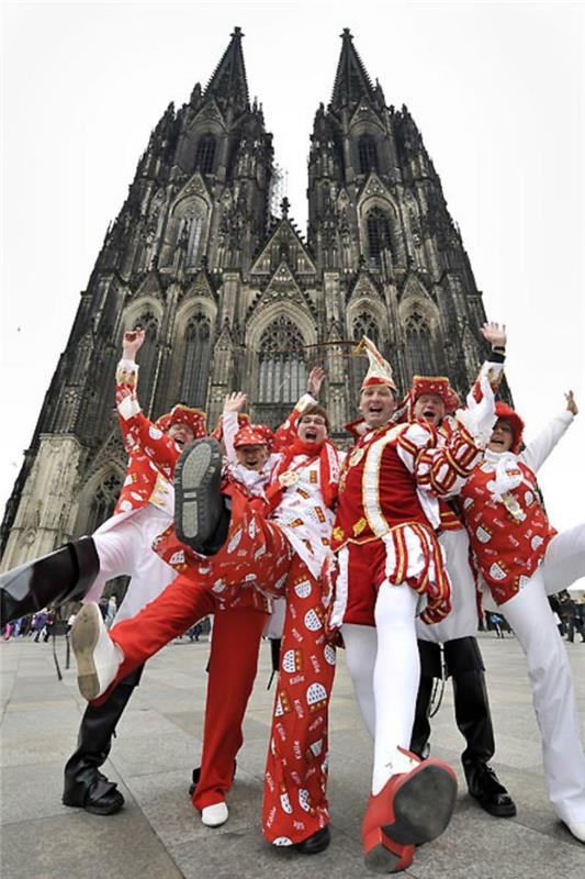 karnevaalipuvut karnevaalipuvut logo Kölnin klovnit hölmöt puvut karnevaaliparaatti katedraalissa
