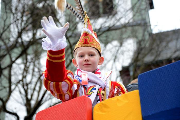 karnevaaliasut karnevaalipuvut logo Kölnin klovnit hölmöt puvut karnevaalipara lapsi karnevaaliprinssi