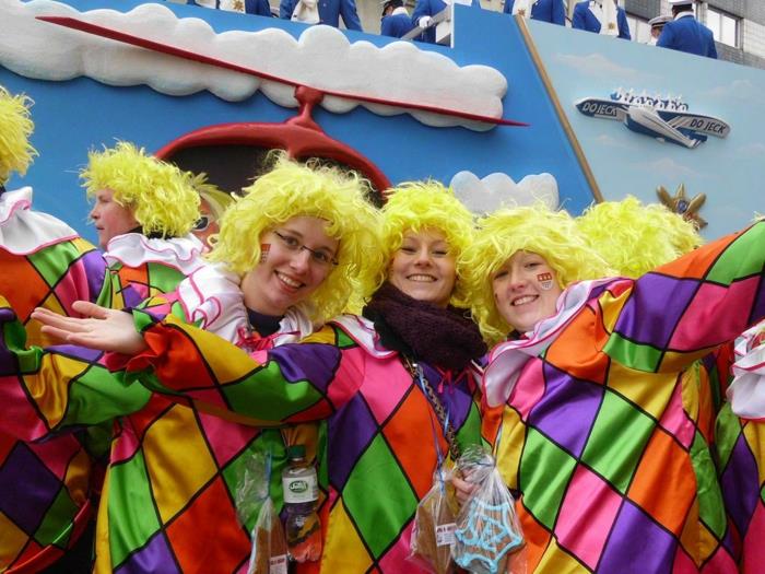 karnevaalipuvut karnevaalipuvut logo Kölnin klovnit tyhmät puvut karnevaaliparaatti hölmö tyhmä